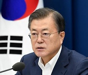 문 대통령 "민생·고용 위기 심각..국회, 추경 신속 논의를"