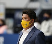 [벤치명암] '챔프전 진출' 안덕수 감독의 칭찬 릴레이 "모든 선수들이 잘했다"