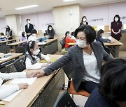 김정숙 여사, 대구예아람학교에 "편견, 장벽 없는 요람되길"