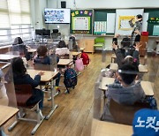 '설렘과 불안' 교차..새학기 전국 유치원·초중고 첫 등교