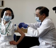 일본서 화이자백신 맞은 60대 여성 사망..사인은 지주막하 출혈