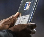 MLB 올해 더그아웃서 태블릿 PC 사용 승인..'타자들 신났네'