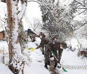 폭설 피해 참전용사 찾은 육군 23사단