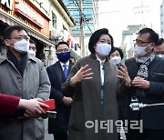 [포토]'용문전통시장 방문한 박영선 후보'