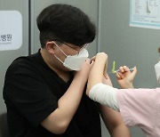 한국 백신 접종, 일본 앞질렀다..5일만에 8만7428명 완료(상보)