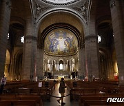 드러나는 프랑스 가톨릭 '사제 성폭력' 전말.."피해자만 1만 명"