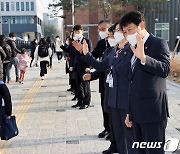 김병우 충북교육감, 새 학년 등교맞이·학교 방역현장 점검