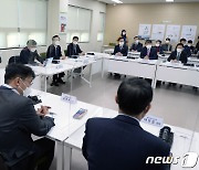 성윤모 장관, 제주 전기차배터리산업화센터 방문