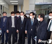 전기차배터리산업화센터 방문한 성윤모 장관