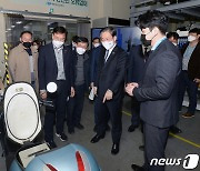 성윤모 장관, 전기차배터리산업화센터 방문