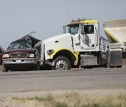 8인승 차량에 25명 탑승한 車..미-멕시코 국경인근서 충돌 13명 사망