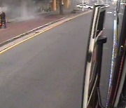 [영상] "불이야" 버스안에서 영웅이 달려나왔다