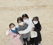 [DMZ, 희망의 사람들]  어깨동무한 통일촌  아이들