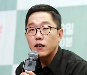 '고액 강연료 논란' 김제동 복귀, 은근슬쩍?