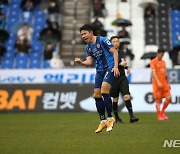 '홍명보 감독 데뷔전서 멀티골' 김인성, 1라운드 MVP