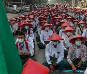 미얀마 군경, 시위대 향해 또 발포..최소 13명 사망(종합)