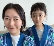 '정성윤♥' 김미려, 딸과 커플룩 입고 러블리 셀카.. "피 못 속이는 붕어빵 모녀"