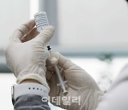 [속보]코로나19 백신 접종자 신규 6만6446명..누적 15만4421명