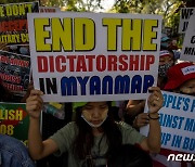 美국무부 "미얀마 구금된 기자들 즉각 석방해야" 촉구