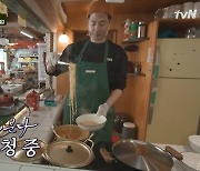 '어쩌다 사장' 조인성표 대게라면 완성.. "맛있어요" 칭찬에 "다행이다" 안도