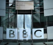 "저 사람 누구야?" BBC, 가짜 美상원의원 인터뷰 '망신살'