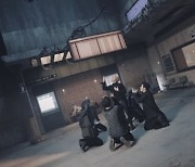 아이콘, 성공적 귀환 알린 '왜왜왜' MV 비하인드 공개