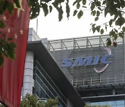 ASML, 중국 SMIC과 반도체 장비 계약 연장..미 제재 완화 신호?
