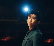 임영웅, 남성미·댄디함 오가는 매력..신곡 오피셜 포토 공개