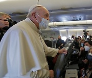 교황, 이라크 도착..가톨릭 2000년 역사상 첫 방문
