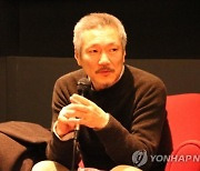 홍상수 감독, 베를린영화제 각본상 수상..2년 연속
