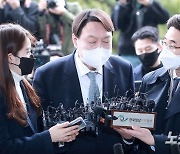 尹 사퇴에 檢 내부 "불가피한 결정"..차기 총장으로 시선 이동