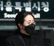 신지예, 서울시장 재보궐 선거 출마 선언.."폭력의 밤 끝내자"