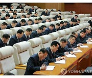 김정은, 시·군당 책임비서 강습회서 결론.."농업생산 늘려야"