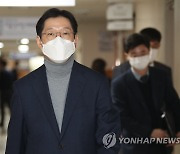 정부서울청사에 나타난 김경수 경남지사
