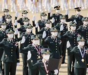 임관 선서하는 국군간호사관학교 졸업생도들