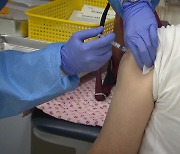 '새치기 접종'에 벌금 200만 원..백신 접종 30만 명 육박