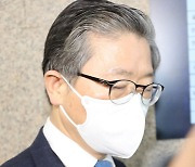 오세훈 "변창흠 사퇴하라..아니면 극찬한 文이 결자해지"