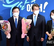 민주당 부산시장 보궐선거 후보로 선출된 김영춘