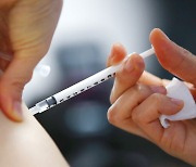 코로나 신규 확진 418명..백신 접종 30만 명 육박