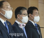 [포토]홍남기 부총리, 'LH직원들 땅투기 의혹' 대국민 호소문