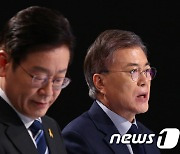 문재인·이재명 갈라치기 나선 洪 "文, 배신과 보복 향기짙은 李를 과연.."