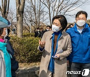 '토론 3번' 고집하는 김진애..단일화 공전에 與 일각 '불만'
