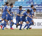 프로축구 '전통 명가' 수원, 8년 만에 개막 2연승