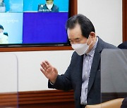 정총리 "하루 검사량 50만건으로 확충..검역 수준 높일 것"