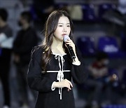 [포토]축하공연 하는 송하예