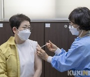 박정현 대덕구청장, 코로나19 백신 접종 솔선수범