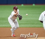 [MD포토] 박병호 '좋은 높이로 토스'