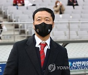 홈 개막 경기 나선 박진섭 감독