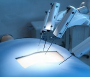 30명 모두 임상 성공.. 자궁적출술을 위한 최초의 로봇보조수술기기