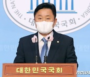 與 "野, 자당 소속 의원 부동산 비리 의혹, 檢에 고소하라"
